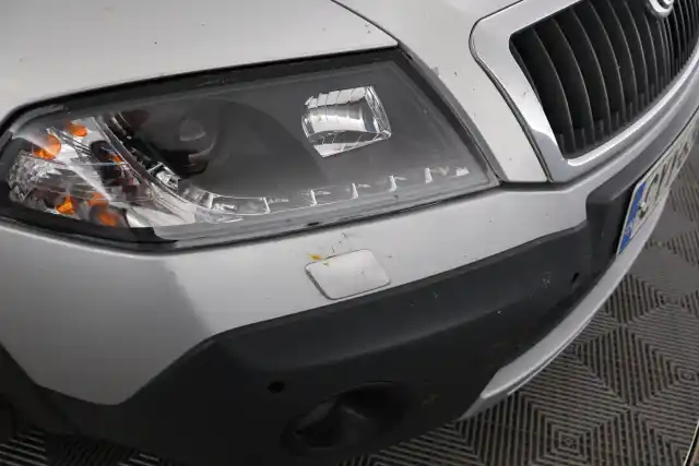 Harmaa Farmari, Skoda Octavia – CYY-636