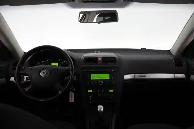Harmaa Farmari, Skoda Octavia – CYY-636
