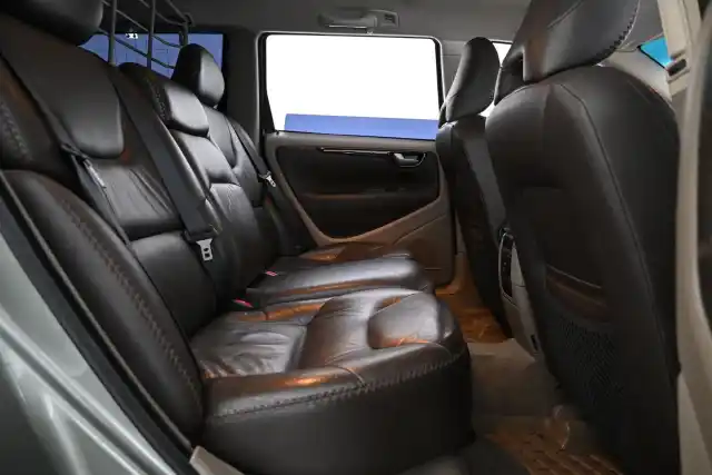 Vihreä Farmari, Volvo XC70 – CYY-648