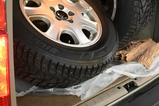 Vihreä Farmari, Volvo XC70 – CYY-648