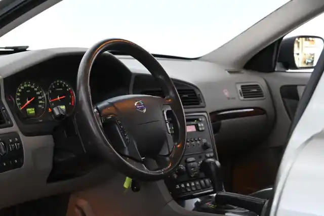 Vihreä Farmari, Volvo XC70 – CYY-648