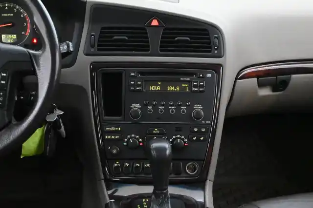 Vihreä Farmari, Volvo XC70 – CYY-648