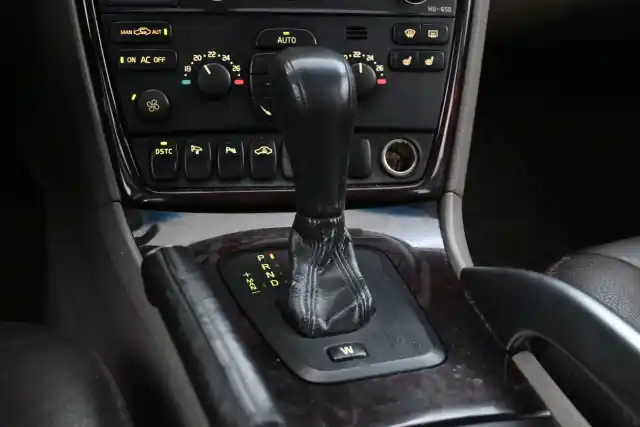 Vihreä Farmari, Volvo XC70 – CYY-648