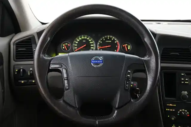 Vihreä Farmari, Volvo XC70 – CYY-648