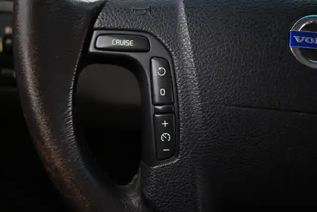 Vihreä Farmari, Volvo XC70 – CYY-648