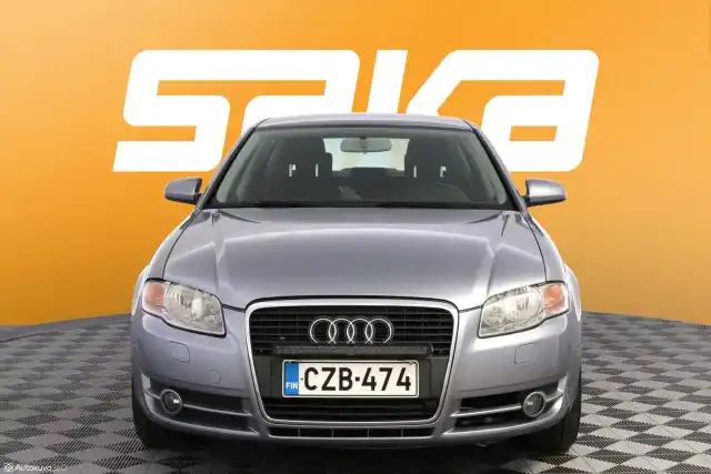 Harmaa Sedan, Audi A4 – CZB-474