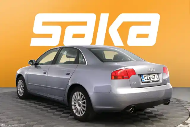 Harmaa Sedan, Audi A4 – CZB-474