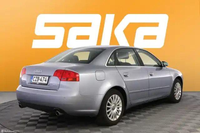 Harmaa Sedan, Audi A4 – CZB-474