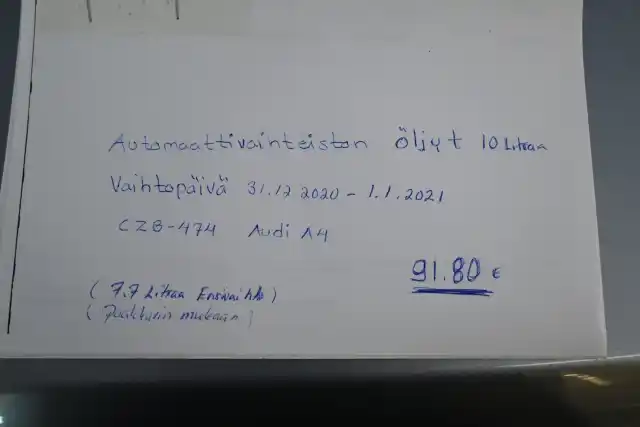 Harmaa Sedan, Audi A4 – CZB-474