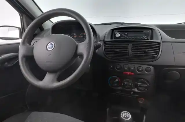 Turkoosi Viistoperä, Fiat Punto – CZN-178