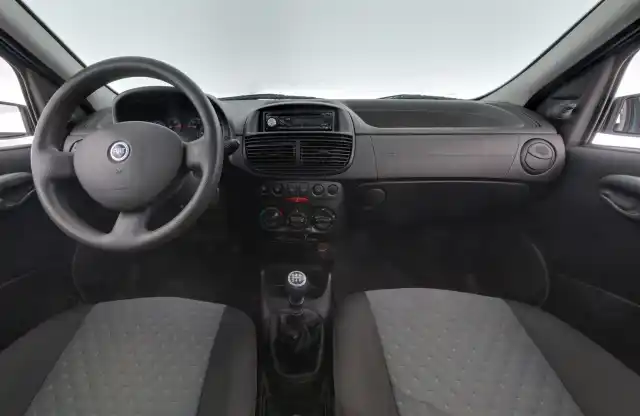 Turkoosi Viistoperä, Fiat Punto – CZN-178
