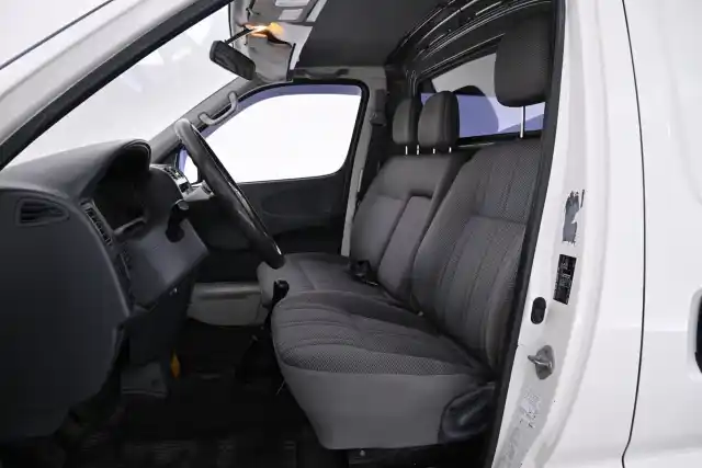 Valkoinen Pakettiauto, Toyota Hiace – CZN-310