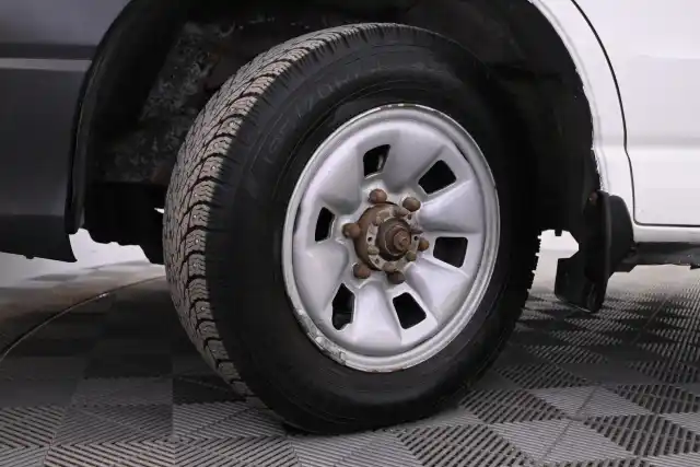 Valkoinen Pakettiauto, Toyota Hiace – CZN-310