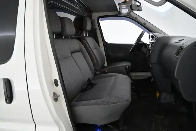 Valkoinen Pakettiauto, Toyota Hiace – CZN-310