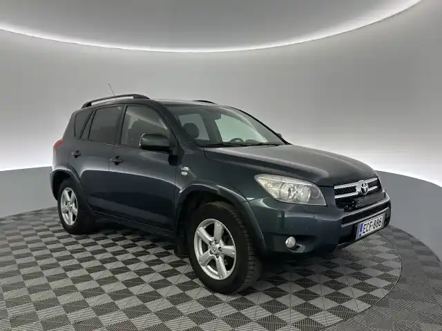 Vihreä Pakettiauto, Toyota RAV4 – ECF-886