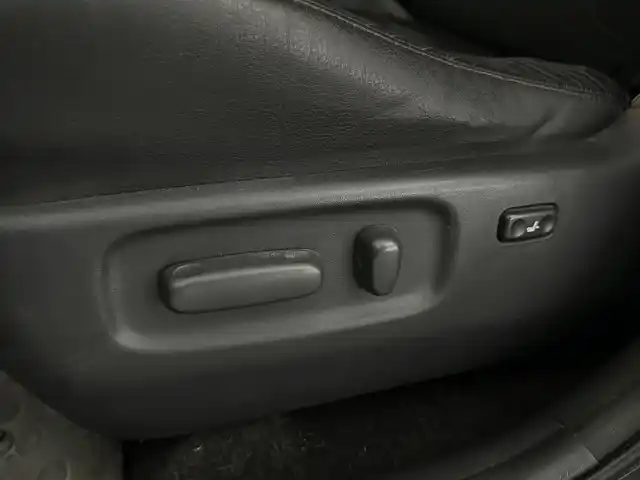 Vihreä Pakettiauto, Toyota RAV4 – ECF-886