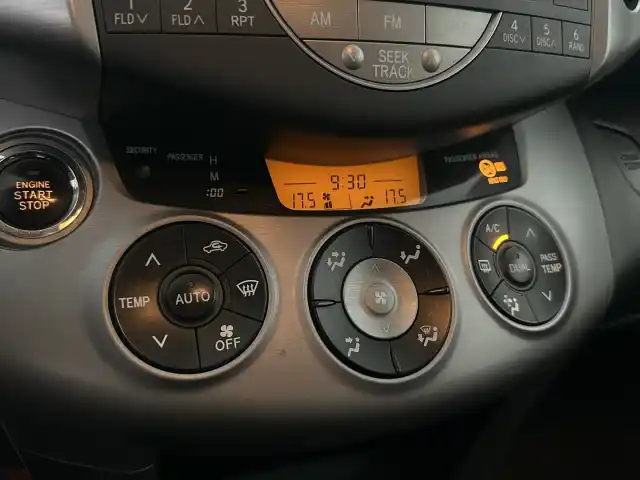 Vihreä Pakettiauto, Toyota RAV4 – ECF-886