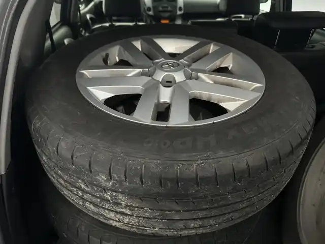 Vihreä Pakettiauto, Toyota RAV4 – ECF-886