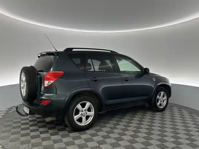 Vihreä Pakettiauto, Toyota RAV4 – ECF-886