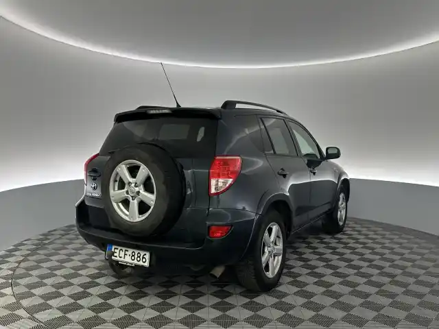 Vihreä Pakettiauto, Toyota RAV4 – ECF-886