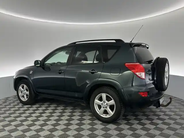 Vihreä Pakettiauto, Toyota RAV4 – ECF-886