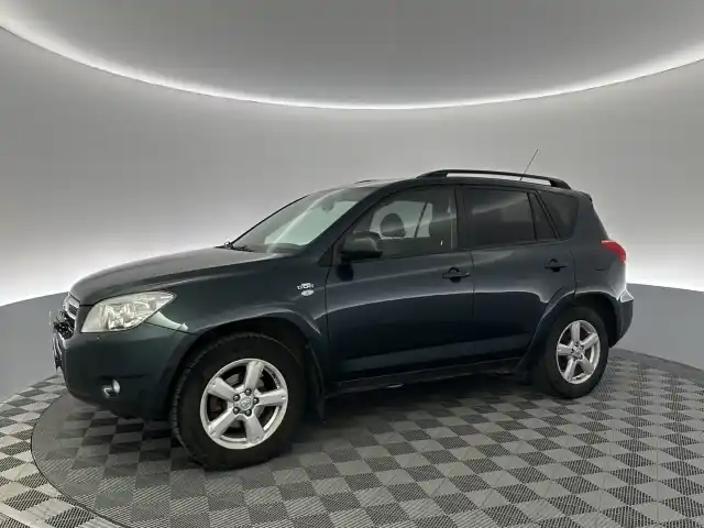 Vihreä Pakettiauto, Toyota RAV4 – ECF-886