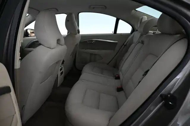 Harmaa Sedan, Volvo S80 – EHY-308
