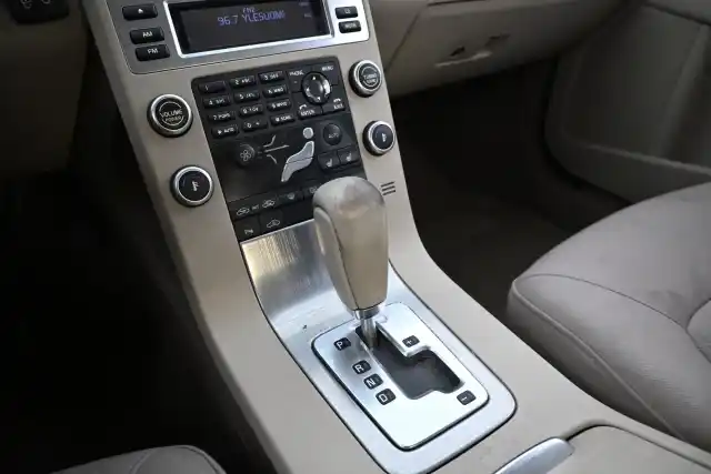 Harmaa Sedan, Volvo S80 – EHY-308
