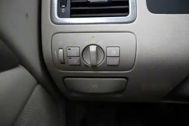 Harmaa Sedan, Volvo S80 – EHY-308