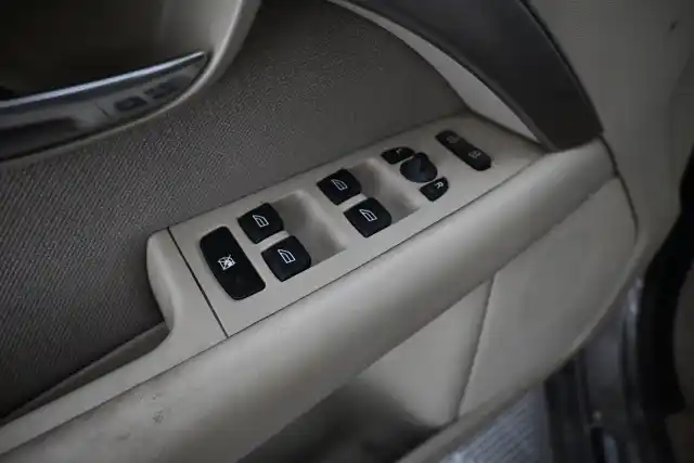 Harmaa Sedan, Volvo S80 – EHY-308
