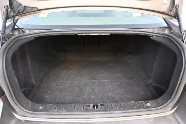 Harmaa Sedan, Volvo S80 – EHY-308