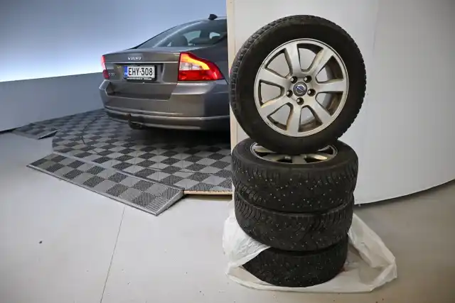 Harmaa Sedan, Volvo S80 – EHY-308