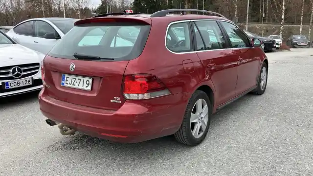 Punainen Farmari, Volkswagen Golf – EJZ-719