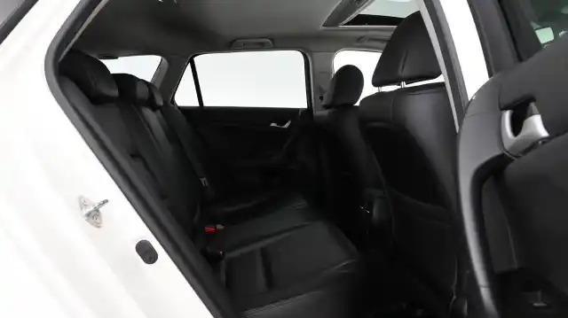 Valkoinen Farmari, Honda Accord – EKI-932