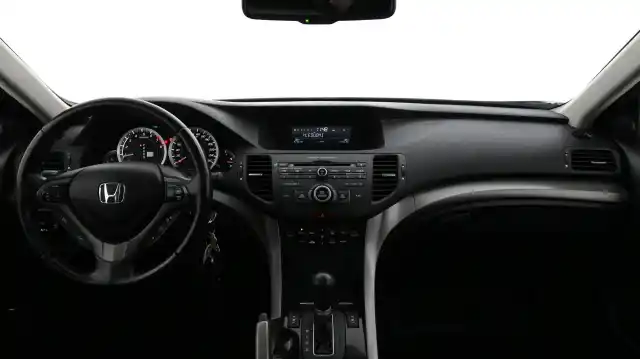 Valkoinen Farmari, Honda Accord – EKI-932