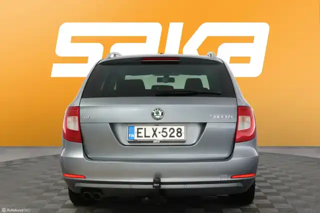 Harmaa Farmari, Skoda Superb – ELX-528