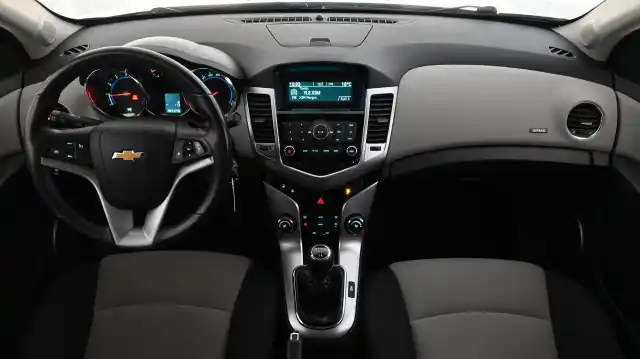 Hopea Sedan, Chevrolet Cruze – ELX-656