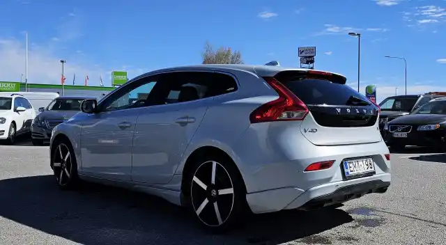 Sininen Viistoperä, Volvo V40 – EMA-198