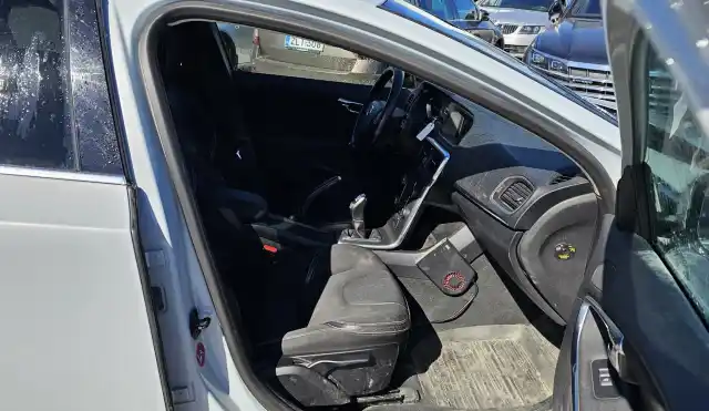 Sininen Viistoperä, Volvo V40 – EMA-198