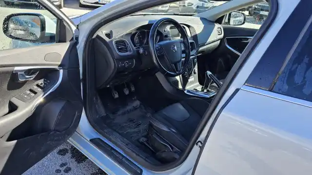 Sininen Viistoperä, Volvo V40 – EMA-198