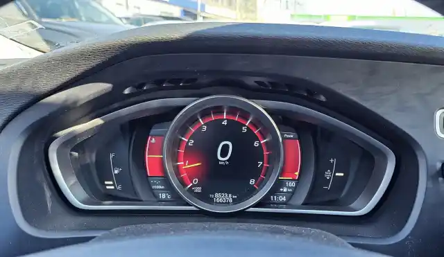 Sininen Viistoperä, Volvo V40 – EMA-198