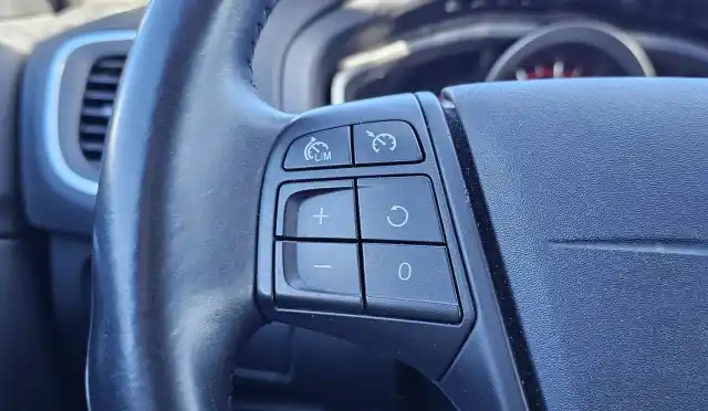 Sininen Viistoperä, Volvo V40 – EMA-198