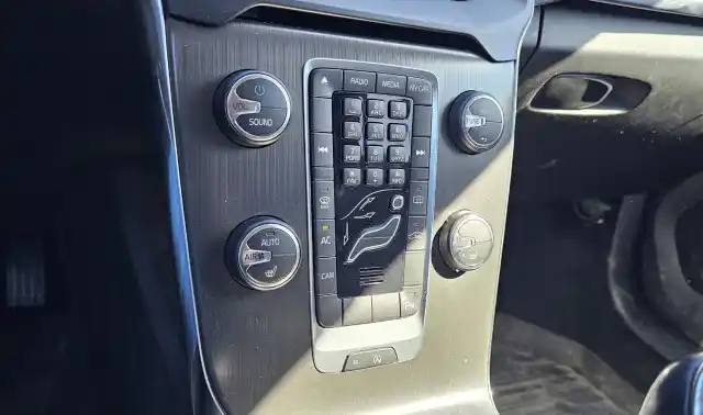 Sininen Viistoperä, Volvo V40 – EMA-198