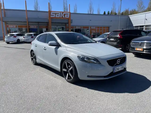 Sininen Viistoperä, Volvo V40 – EMA-198
