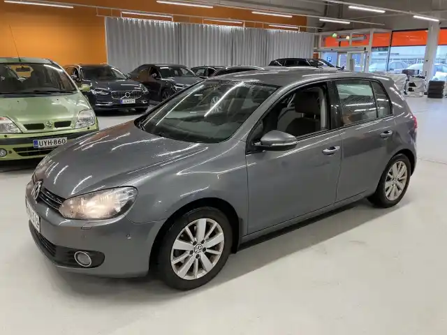 Harmaa Viistoperä, Volkswagen Golf – EMA-312