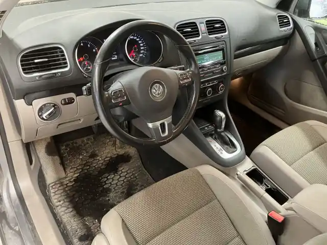 Harmaa Viistoperä, Volkswagen Golf – EMA-312