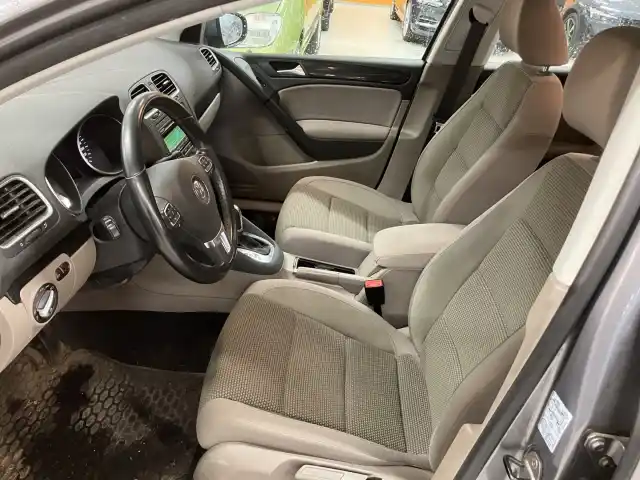 Harmaa Viistoperä, Volkswagen Golf – EMA-312