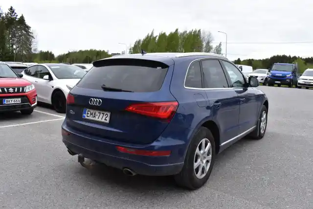 Sininen Maastoauto, Audi Q5 – EMA-772