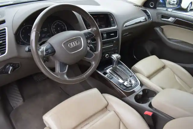 Sininen Maastoauto, Audi Q5 – EMA-772