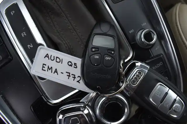 Sininen Maastoauto, Audi Q5 – EMA-772